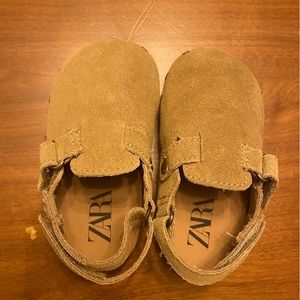 Zara toddler clogs size 6
